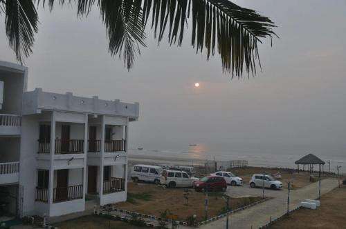 www.bombaybeachresort.com
