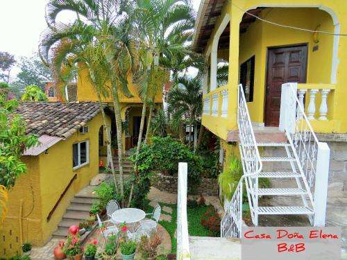 www.casadonaelena.com