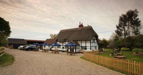 www.bottleandglassinn.com
