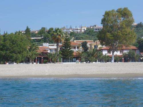 www.mavrovounibeach.gr