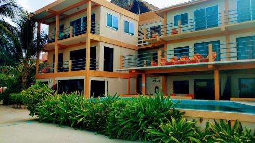 www.coconutbeachcayecaulker.com