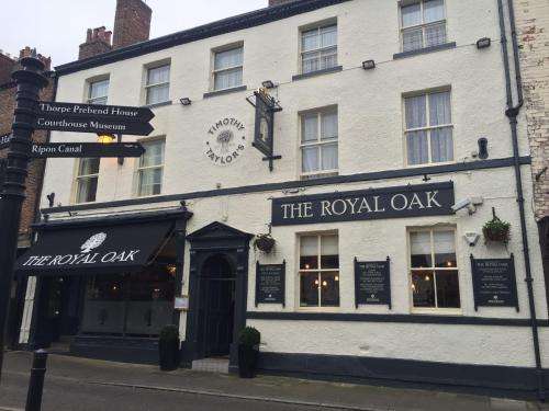 www.royaloakripon.com