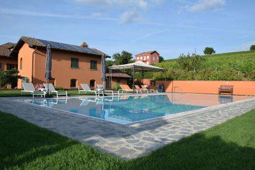 www.cascinadeigiacinti.com