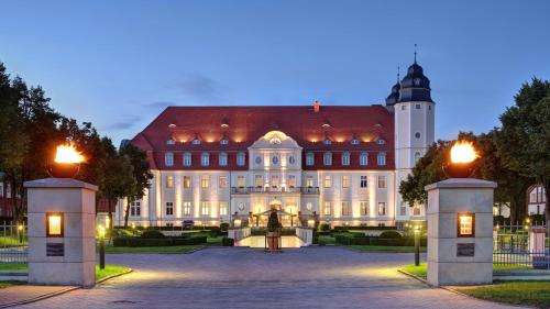 www.schlosshotel-fleesensee.com