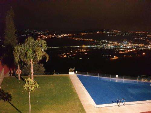 www.goldenmirrorhotel.com