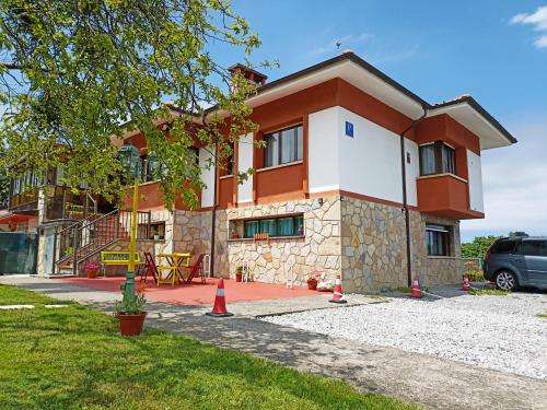 www.family-house-gijon.com