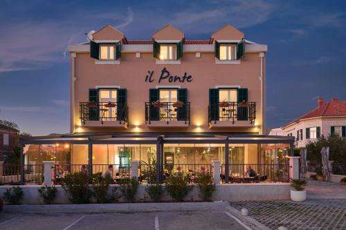 www.apartmani-trogir.com