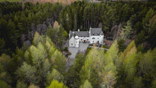 www.whiterosetower.com