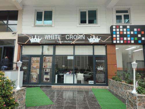 www.whitecrownsuit.com