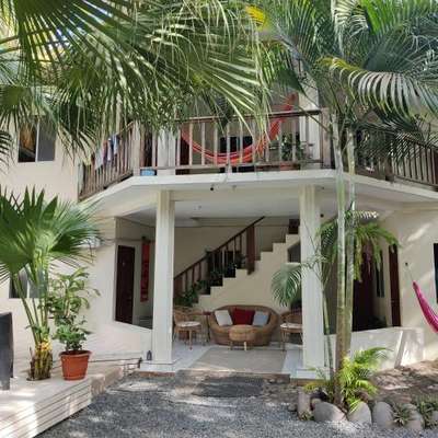 www.laybacksurfhotel.com