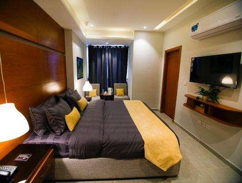 www.spacesuites.pk