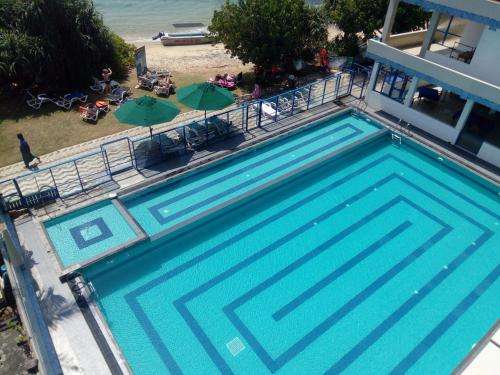 www.paradisebeachresortmirissa.com