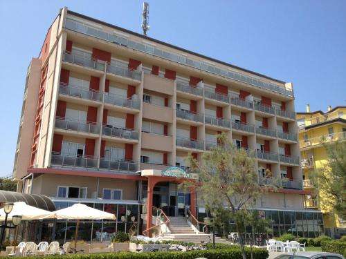 www.residencecapinera.com