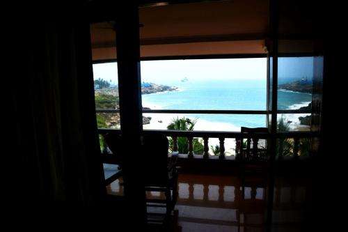 www.vijayavarmabeachresort.com