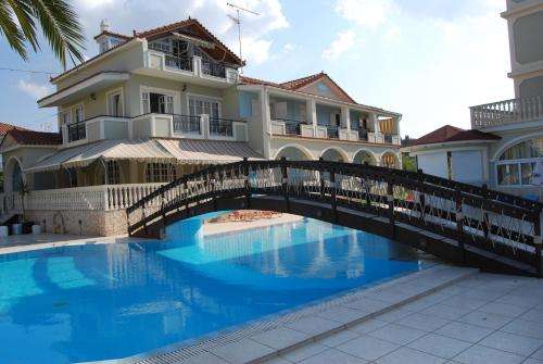 www.hotelvillabasil.com