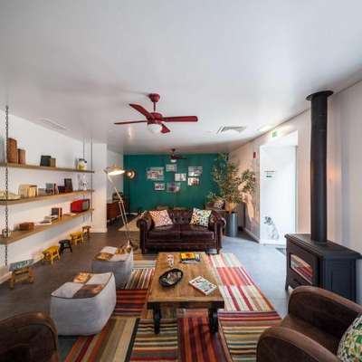 www.moonhillhostel.com