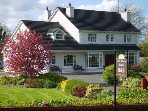 www.lakeavenuehouse.com