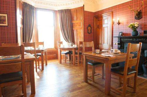 www.stayatstrathallan.com