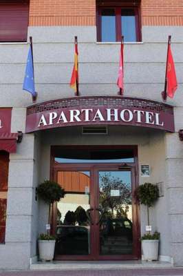 www.apartahotelvilladeparla.com