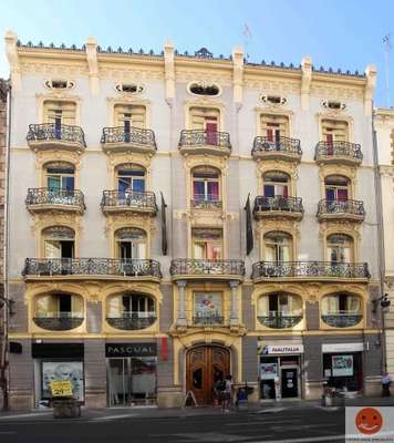 www.nesthostelsvalencia.com