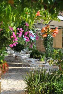 www.hotelhelios-corfu.com