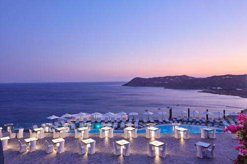 www.royalmyconian.gr