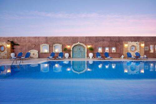 www.goldenbay-malia.com