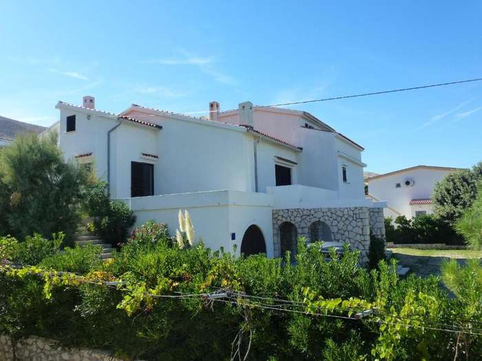www.apartments-fabijanic-pag.com