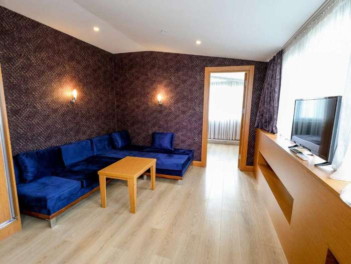 www.grandhotelmiramaremobile.com