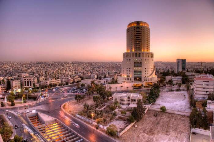 www.leroyalhotel-amman.com