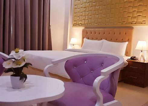 www.bareenhotel.com