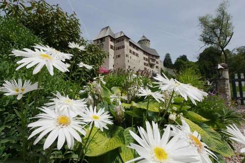 www.schlosshotel-matzen.com