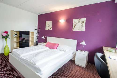 www.college-garden-hotels.com