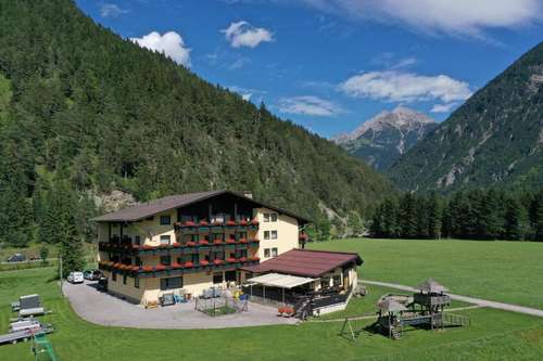 www.hotel-schoenauerhof.com