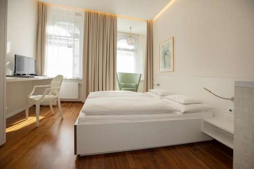 www.hotelgollner.com