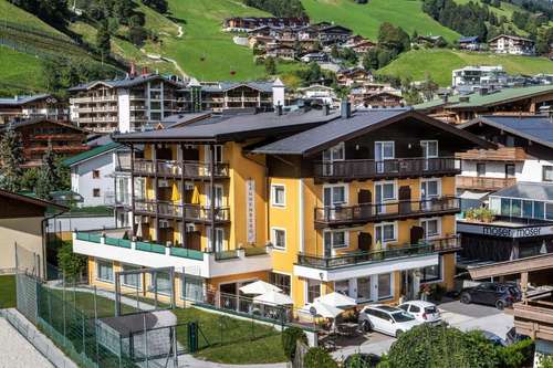 www.sporthotel-saalbach.com