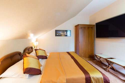 www.hotelsacherbaden.com