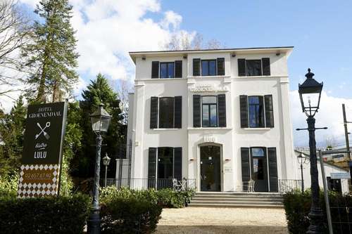 www.hotelgroenendaal.com