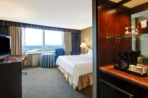 www.chateaulacombe.com