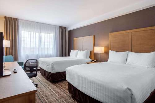 www.qualityhotelclarenville.com