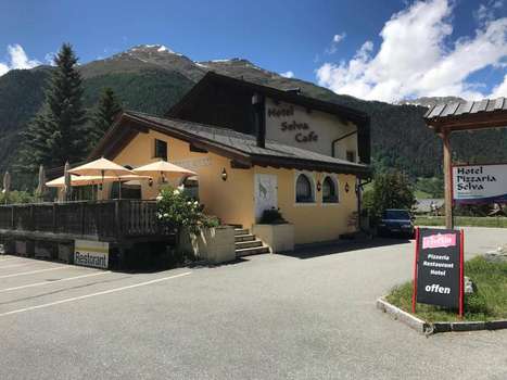 www.hotel-selva.ch