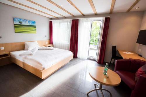 www.hotelneuhaus.ch