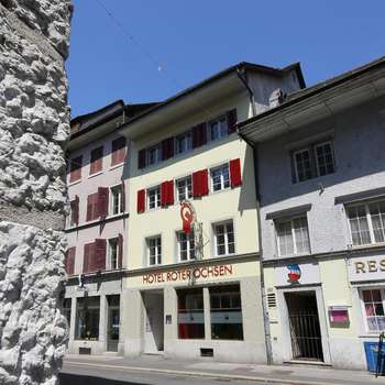 www.hotelroterochsen.ch
