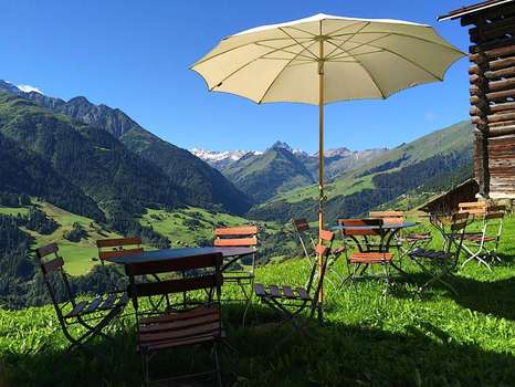 www.alpinalumbrein.ch