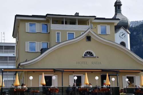 www.hotelraetia.ch