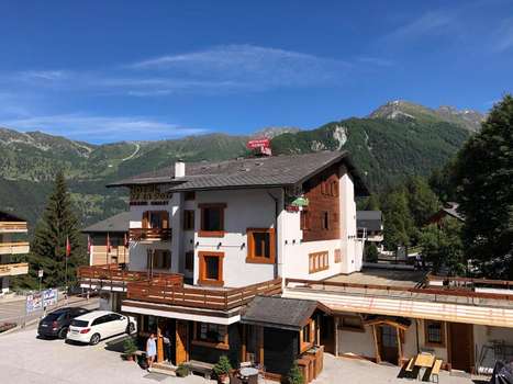www.hotelpostetzoumaz.com