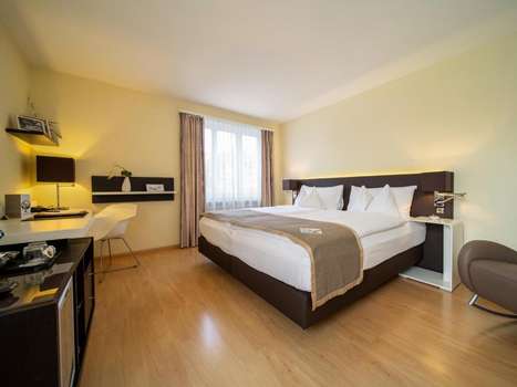 www.hotelspalentor.ch