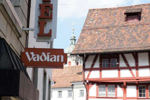 www.hotel-vadian.com