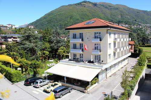 www.hotel-luna.ch