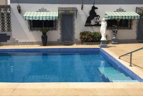 www.hoteldelalicorne.com